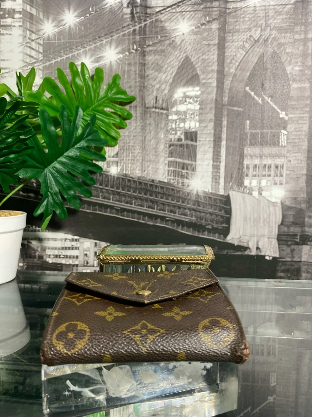 Authentic Vintage Louis Vuitton Monogram Elise Envelope Flap Closure Wallet